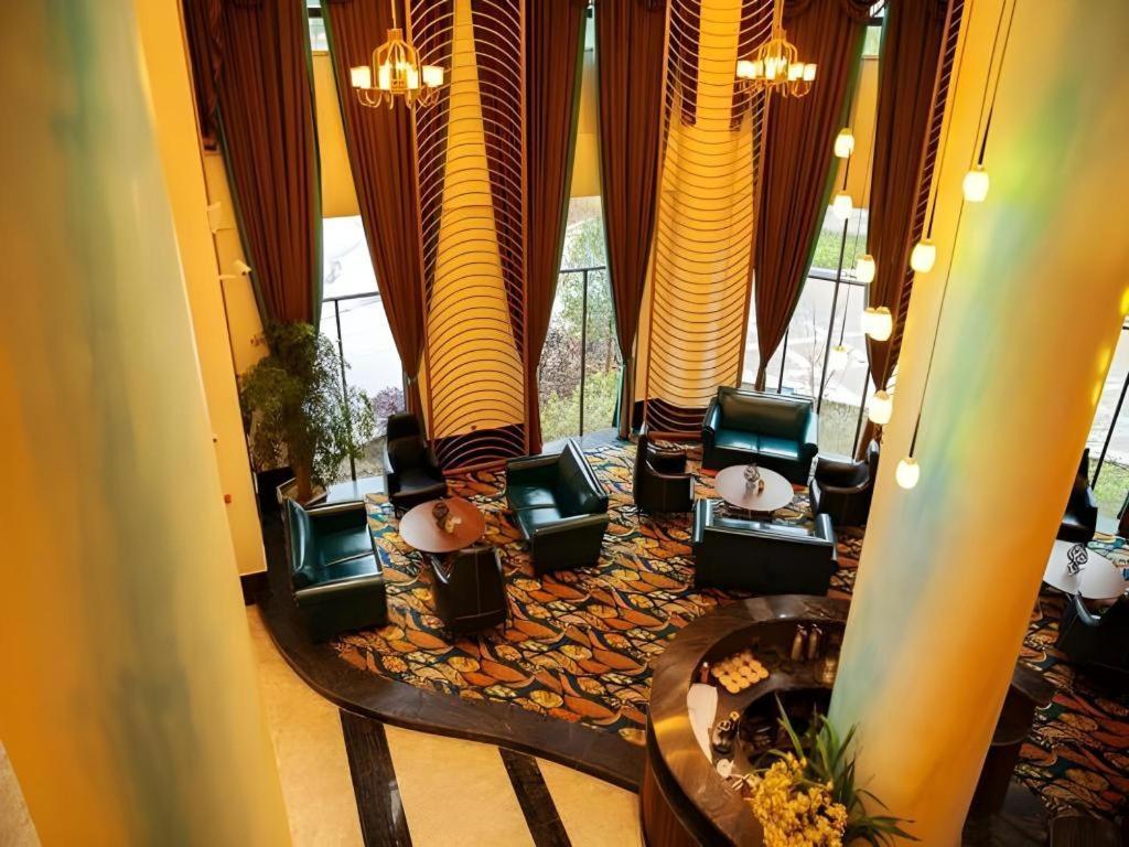 Jinjiang Metropolo Hotel - Liyang Tianmu Lake Changzhou  Bagian luar foto