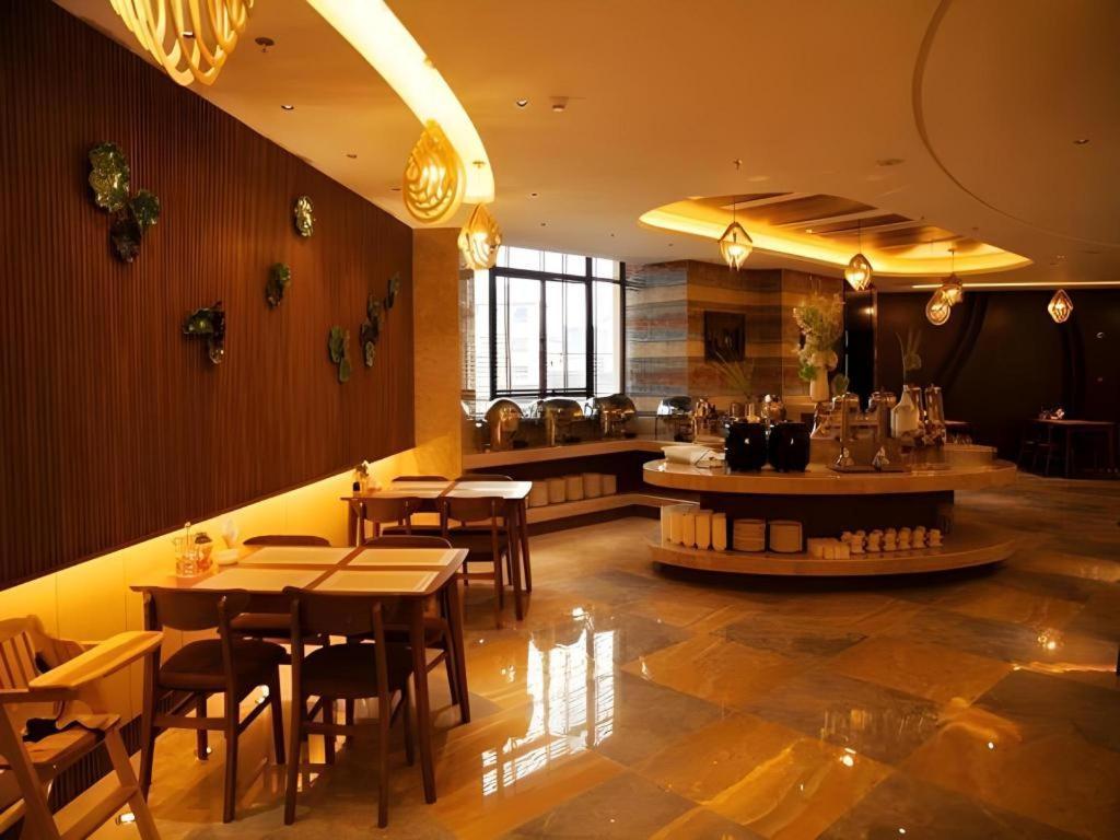 Jinjiang Metropolo Hotel - Liyang Tianmu Lake Changzhou  Bagian luar foto