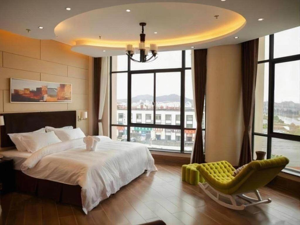 Jinjiang Metropolo Hotel - Liyang Tianmu Lake Changzhou  Bagian luar foto