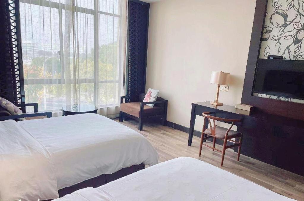Jinjiang Metropolo Hotel - Liyang Tianmu Lake Changzhou  Bagian luar foto