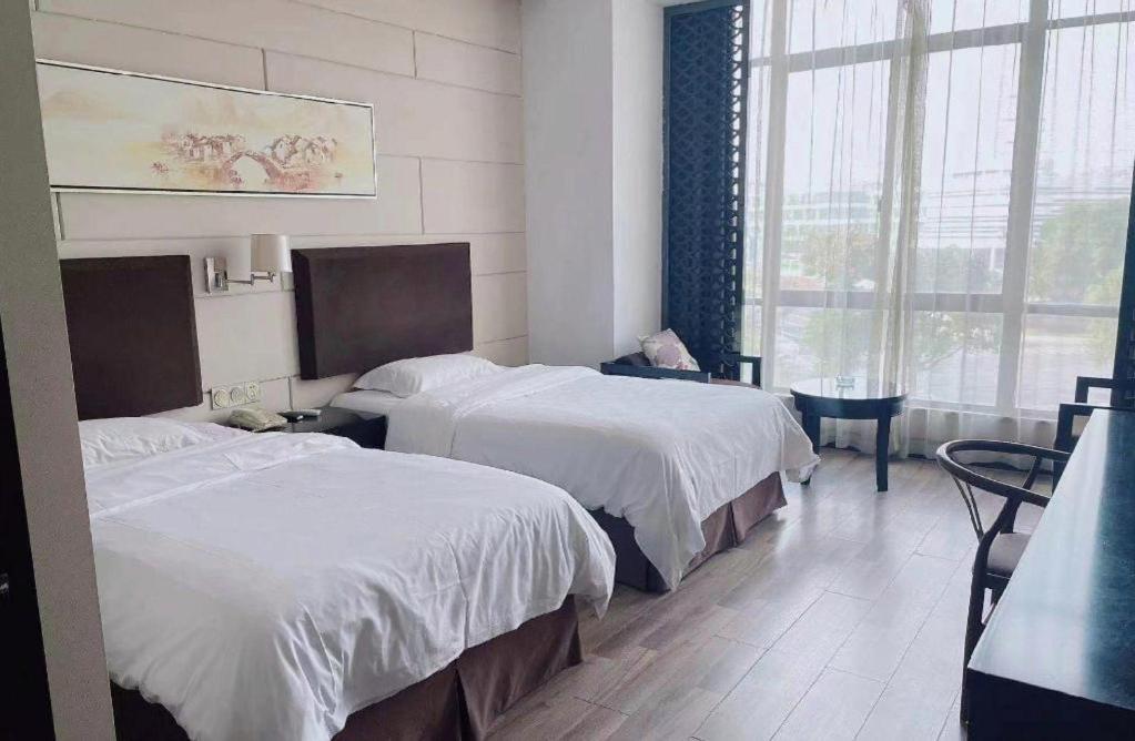 Jinjiang Metropolo Hotel - Liyang Tianmu Lake Changzhou  Bagian luar foto