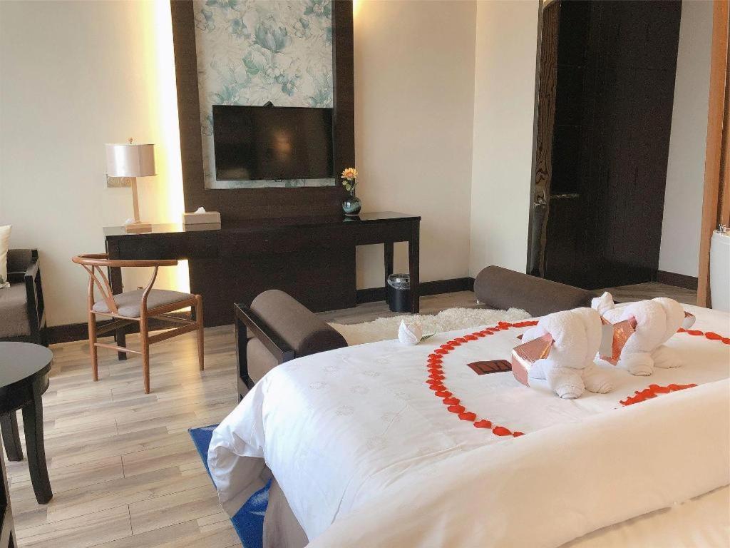 Jinjiang Metropolo Hotel - Liyang Tianmu Lake Changzhou  Bagian luar foto