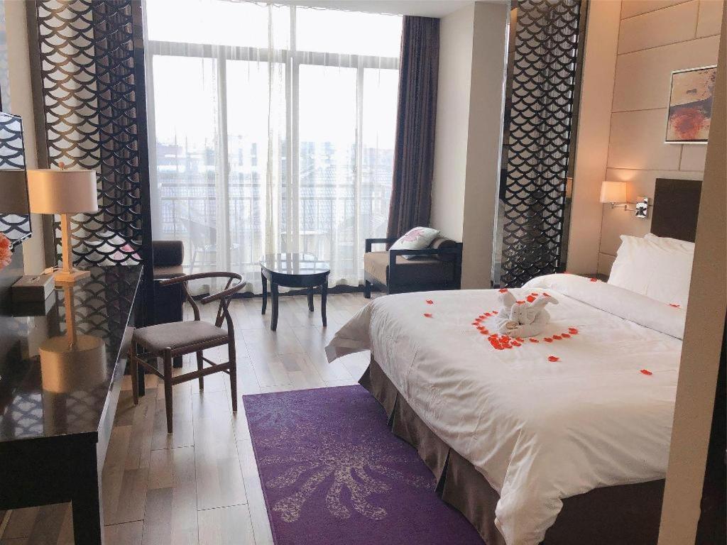 Jinjiang Metropolo Hotel - Liyang Tianmu Lake Changzhou  Bagian luar foto